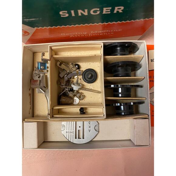 VTG Mixed Box Lot SINGER Sewing Machine Attachments for Class 600 machines - Picture 4 of 15
